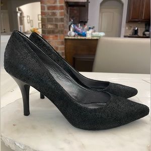 DKNY black textured heel pump